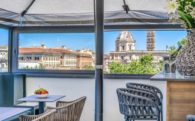 Hotel 77 Seventy-Seven