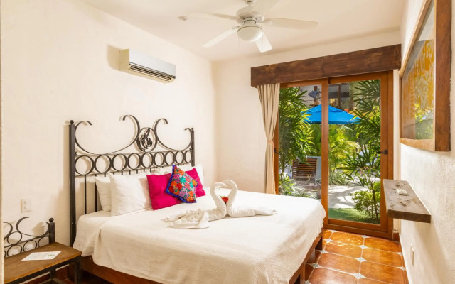 Casa Lotería -Pueblito Sayulita- Colorful, Family and Relax Experience with Private Parking and Pool