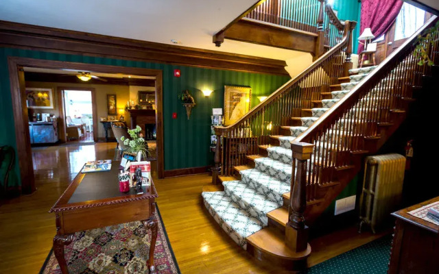 Inn on Crescent Lake Bed and Breakfast