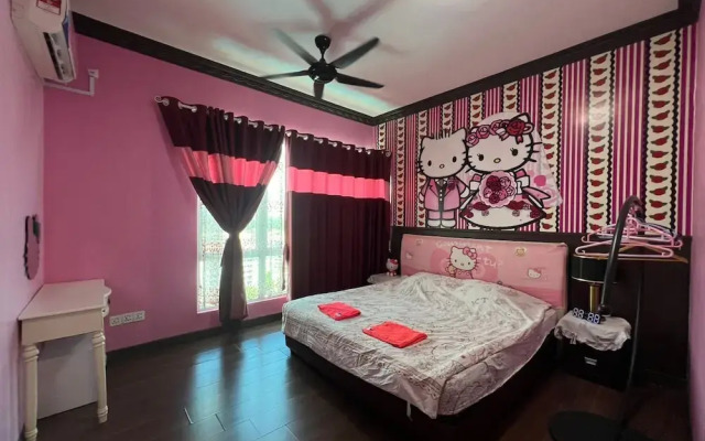 Hello Kitty Signature Suite