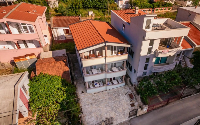 Sea House Apartments