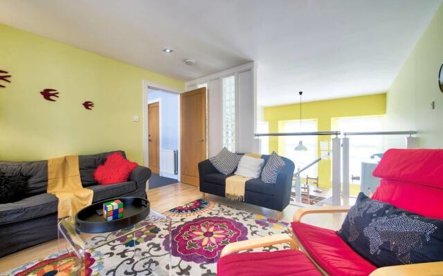 3bed/3bath Townhouse with Free Parking And Balcony