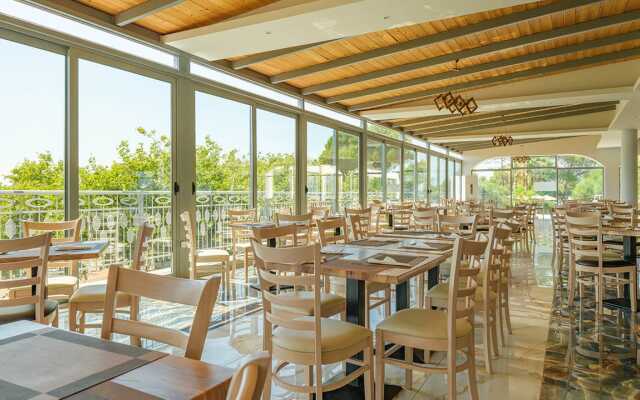 Ninos Grand Beach Hotel & Resort