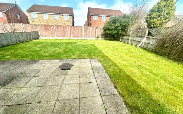 3 Bed-sleeps 6-garden-parking-pets