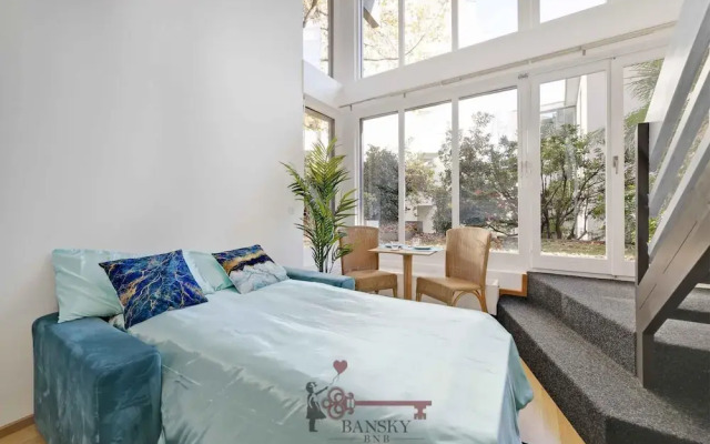 Central Bright Apartment on two Floors Turquoise