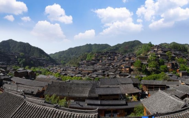 Mountain and Lodge · Flower Manor (Xijiang Qianhu Miao Village Observation Deck) – Outside – Qiandongnan