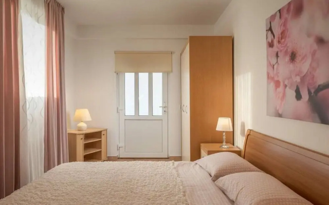 Villa Rosy Comfortable Holiday Residence