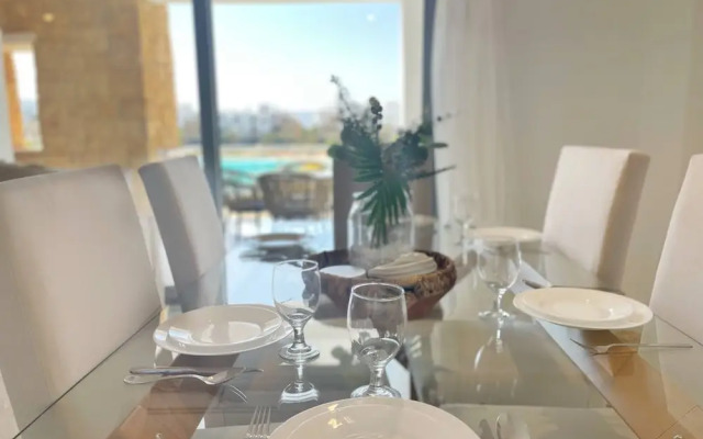 Xuru Stays I Charming & Beautifully Styled 3bdr @ Swan Lake Gouna