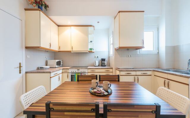 Spacious Holiday Family Home  by Cloudkeys