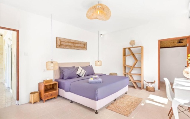 Villa Cologne - 6 BDR Villa, 2 Private Pools & Huge Garden, Walk to the Beach – Guest Rooms – Kuta