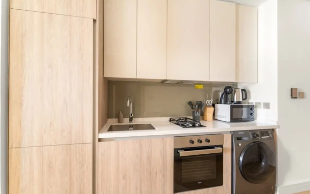 Peninsula One - 1312 Studio