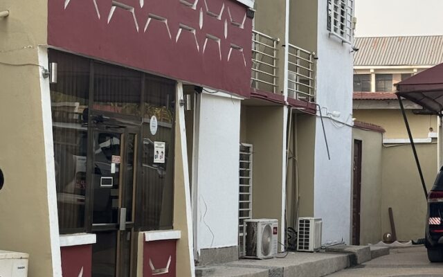 LaRosa Executive Guest House