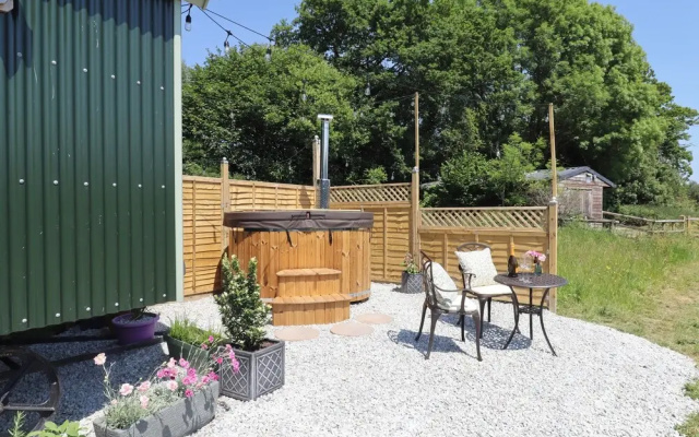 Two Moors Shepherds Hut