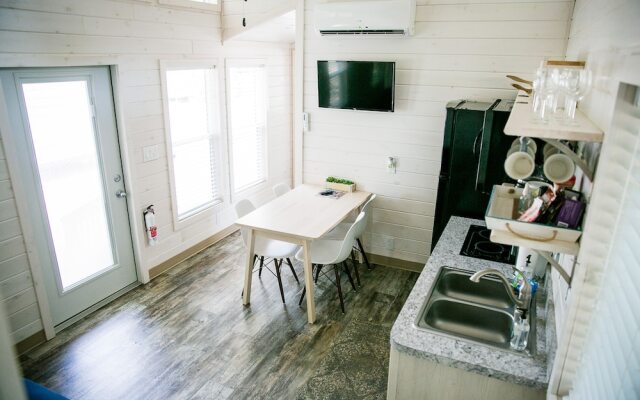 Waterfront Two Bedroom Cabin #18 on the Lake at Long Cove Resort by Redawning