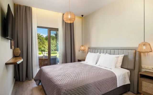 Phos Elegant Residences by Konnect, 400m to the beach