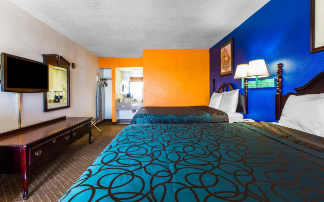 Econo Lodge Inn & Suites