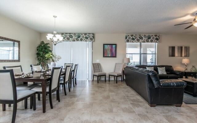 5-Bedroom Villa in Four Corners 1458RF