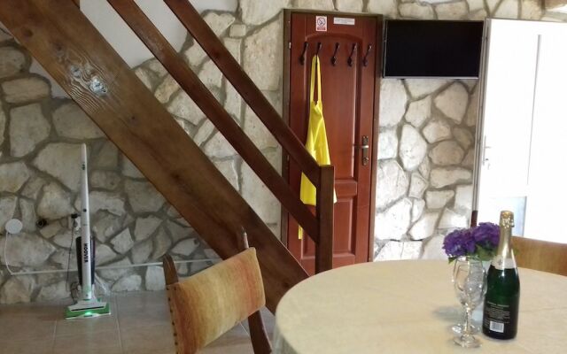 Apartment With one Bedroom in Tribanj, With Enclosed Garden and Wifi -