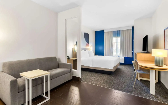 Spark by Hilton Pearland (H)