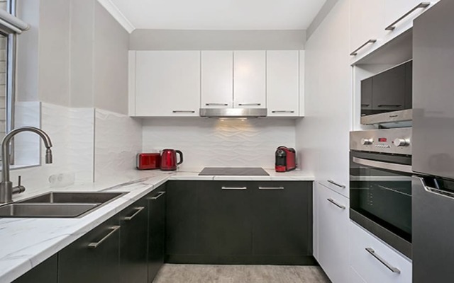 The Apartment Service RAND3