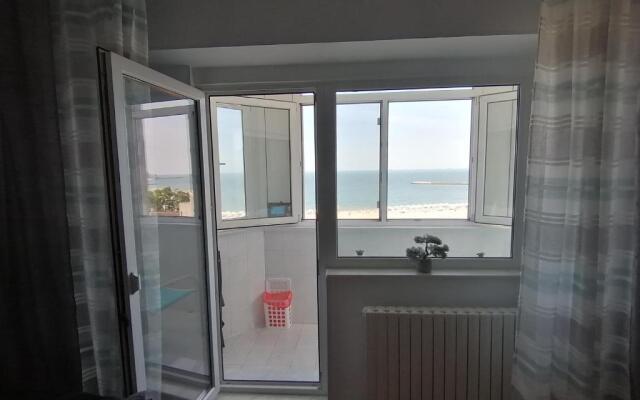 Sunrise Beachfront Relax Studio