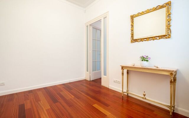 Stunning 4BR Apart in Sagrada Familia