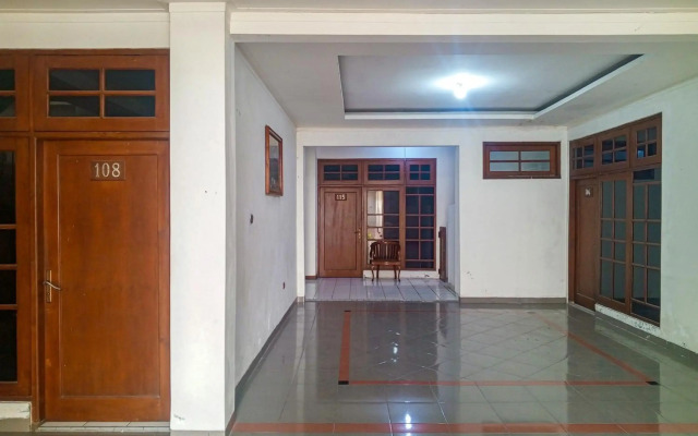 OYO 759 Hotel Dewi Sri