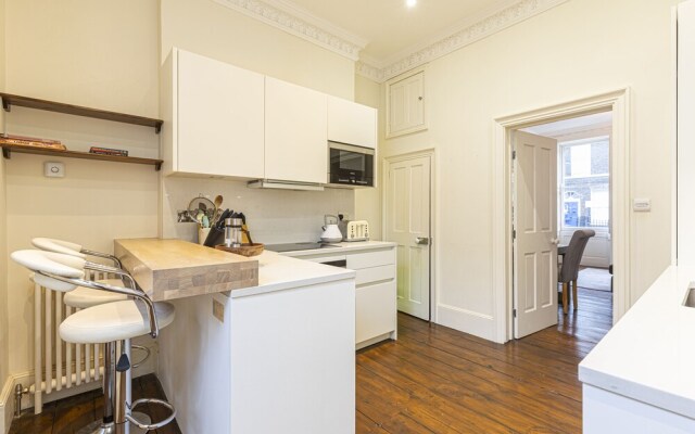 Altido Homely 2-Bed Flat W/ Private Courtyard In Bloomsbury