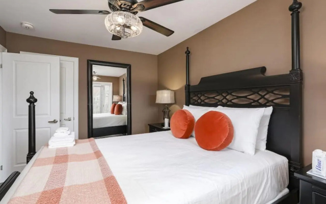 Exceptional 3 BDRM Townhome - 4 Seasons Rental