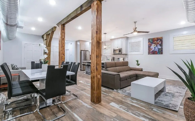 Urban Oasis 4BD House close to FQ