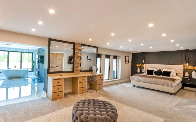 5 Bed Villa-sleeps 10-hot Tub-bar & Pool Table