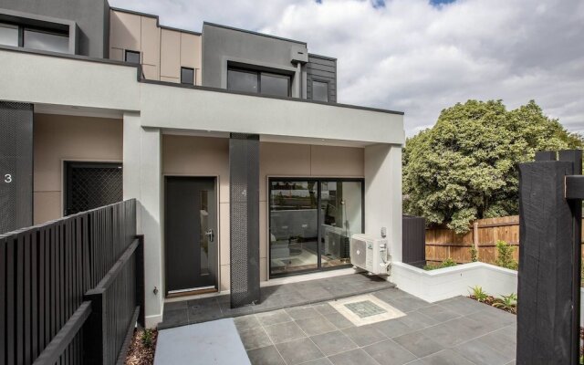92 Brand New Doncaster Local House