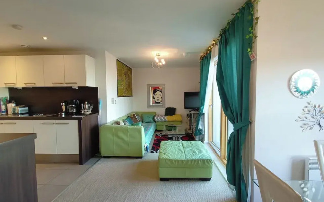 Apartmentsleeps5-balcony-petfriendly-aoarena-heatonpark-onstreetparking