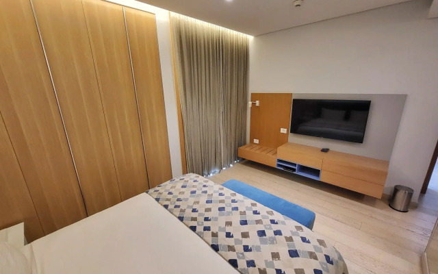 Monot Suites