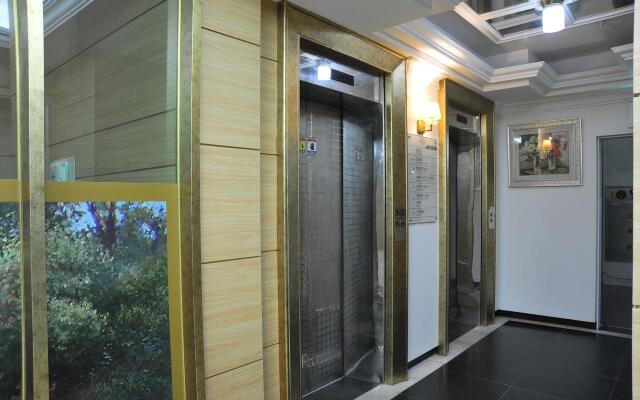 Palace Tourist Hotel