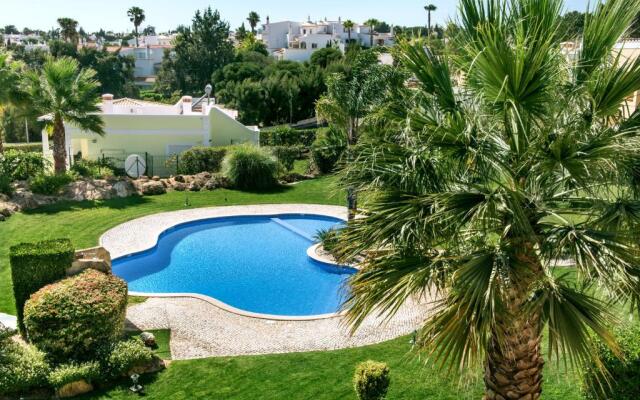 Luxurious First Floor Apartment Sleeps 4