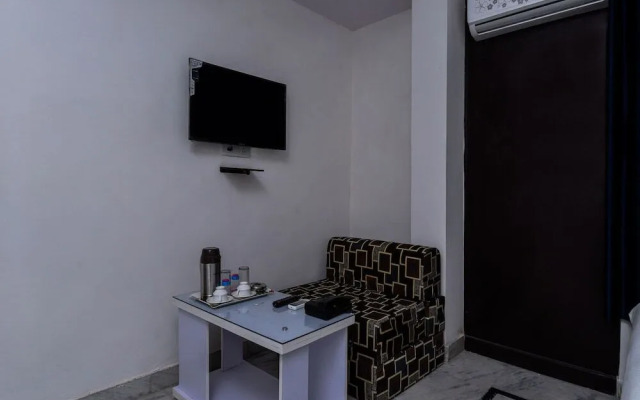 Golden Plaza By OYO Rooms