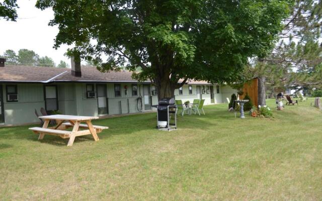 Pinewood Inn Canada
