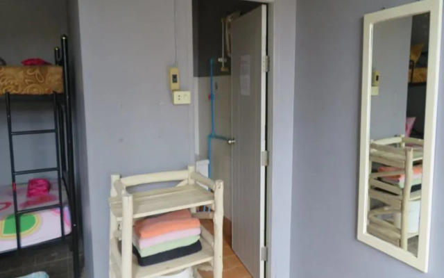 Same Same Guesthouse Bar & Restaurant