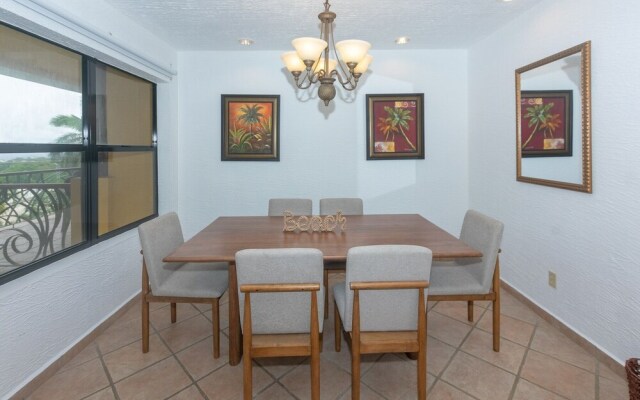 Pineapple Villa 531 2 Bedroom Condo by RedAwning