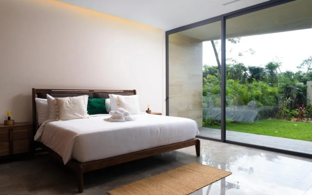 Large Studio With Private Courtyard and Shared Pool