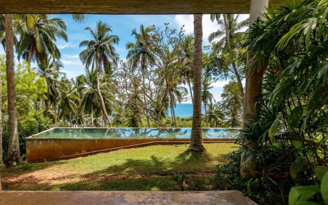 Sustainably Designed Villa Overlooking Indian Ocean