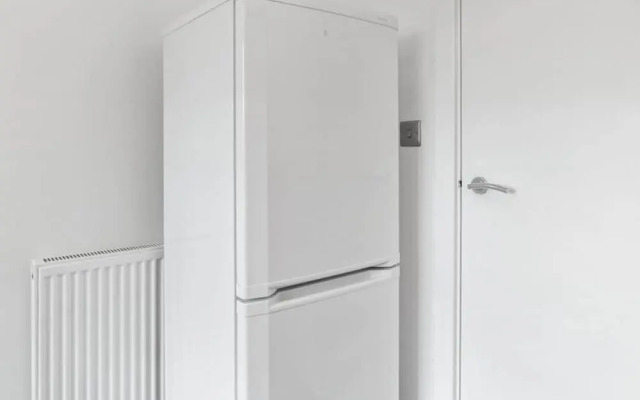 Cute Modern Mews Home in Oldbury