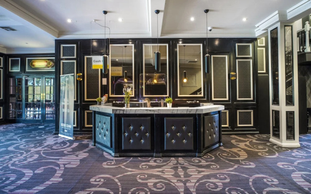 Skyways Hotel Airport West