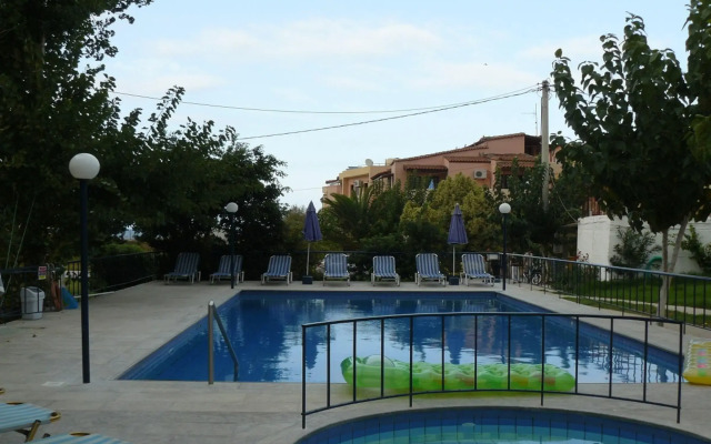 Leonidas Studios & Apartments
