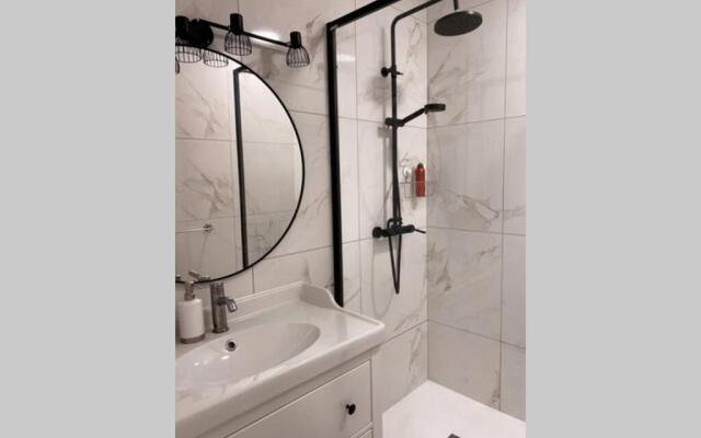 LARGE 150 m2 APARTMENT, NICE VIEW AND LOCATION !
