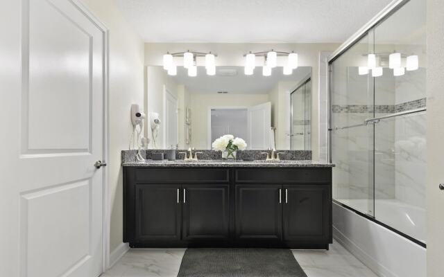 Gorgeous Home in Unbeatable Location