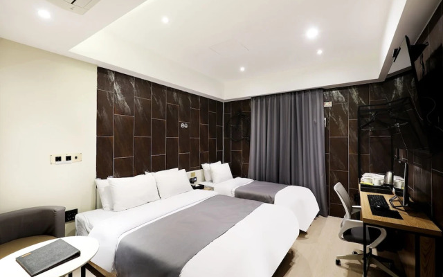 Rich Diamond Hotel
