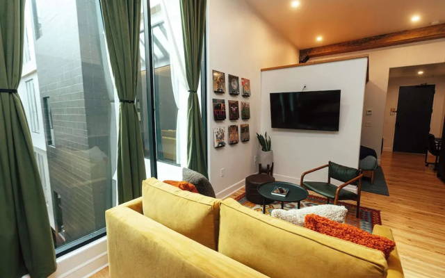 Loft 303 - The William - Atrium - Chic - Walkable