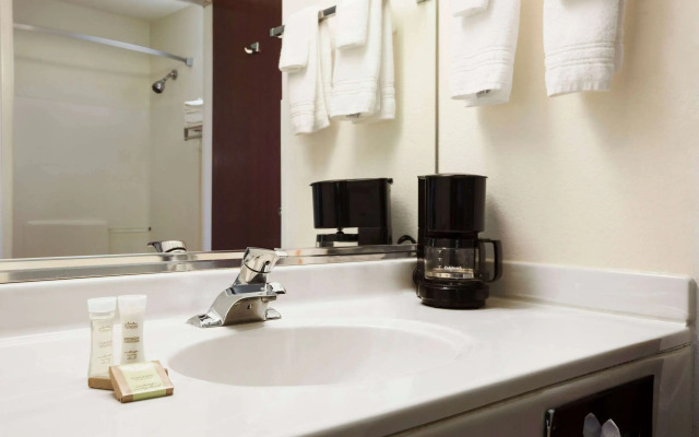 Super 8 by Wyndham Aurora/Naperville Area